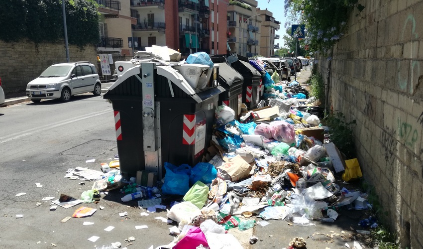 Codici: in un anno rincari del 30% per i cittadini di Roma sui rifiuti